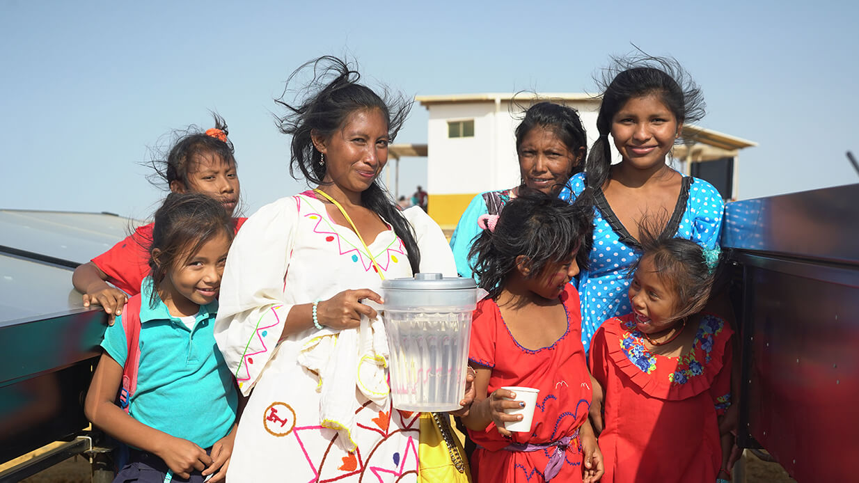Brindamos agua potable a la tribu wayúu en territorios remotos de Colombia